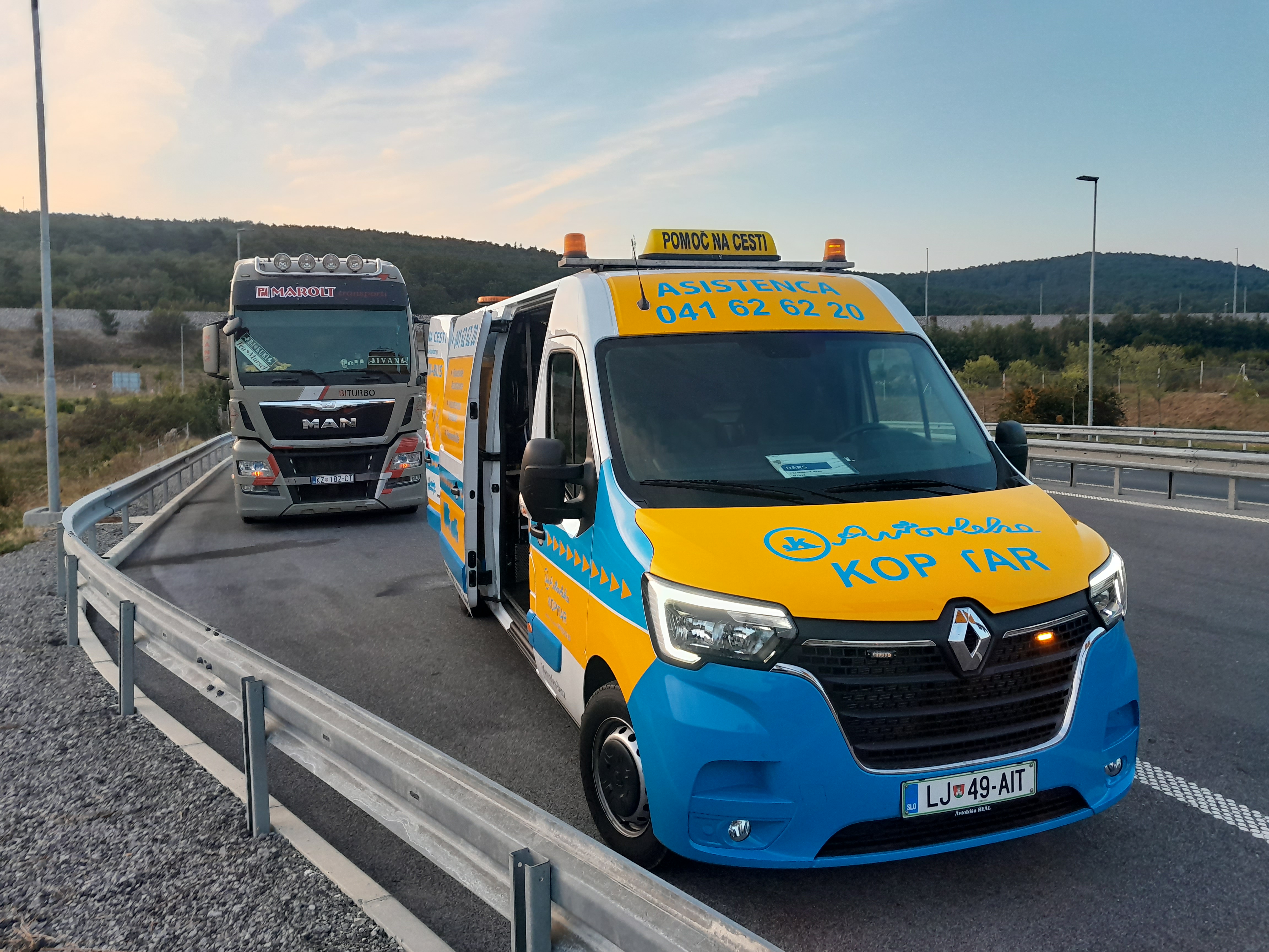 Avtovleka in pomoč na cesti